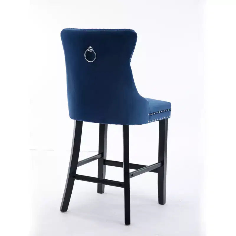 Set di 2 sgabelli da bar trapuntati in velluto con gambe in legno, colori assortiti