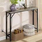 Console étroite grise avec prises, métal et MDF