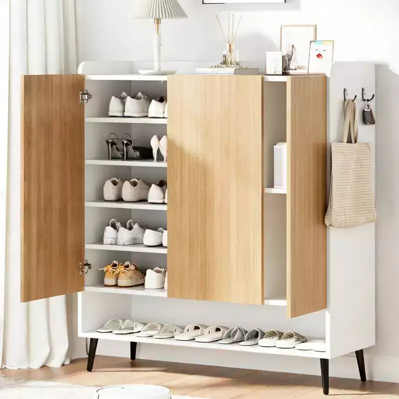 Scarpiera a 3 ante grigio/bianco+naturale, 6 ripiani indipendente, capacità 28 paia